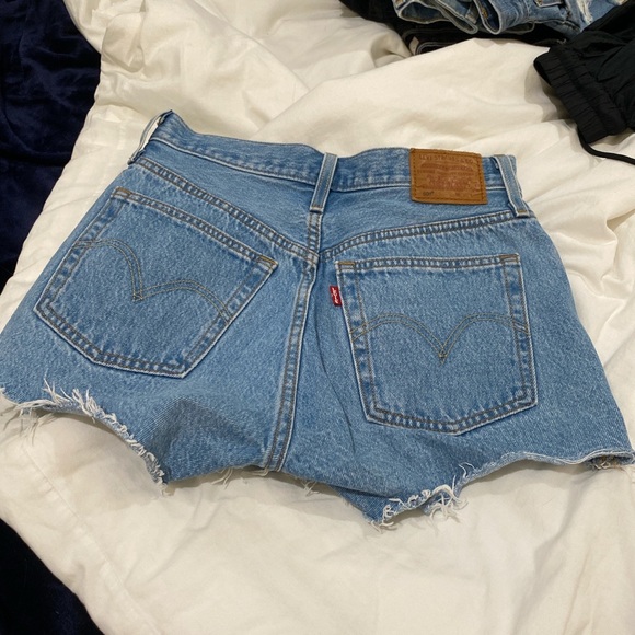 Levis 501 jean shorts - Picture 4 of 4